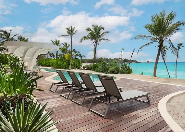 Beachfront 2br Condo, Private Pool & Tankah Bay Appartement