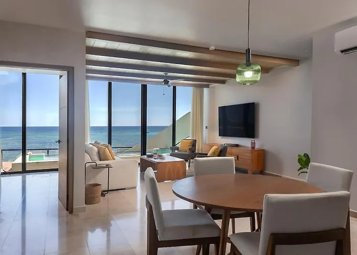 Beachfront 2br Condo, Private Pool & Tankah Bay Appartement