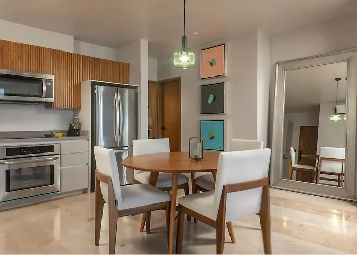 Beachfront 2br Condo, Private Pool & Tankah Bay Appartement